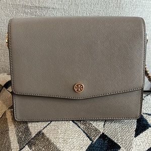 Beautiful Robinson Convertible Shoulder Bag 😍